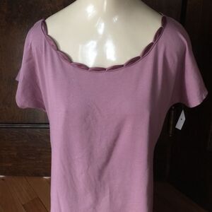 Gap light violet tee with ribbon trim neckline. S.